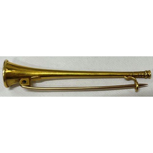 351 - TRUMPET BROOCH MARKED 18ct (2.6g)