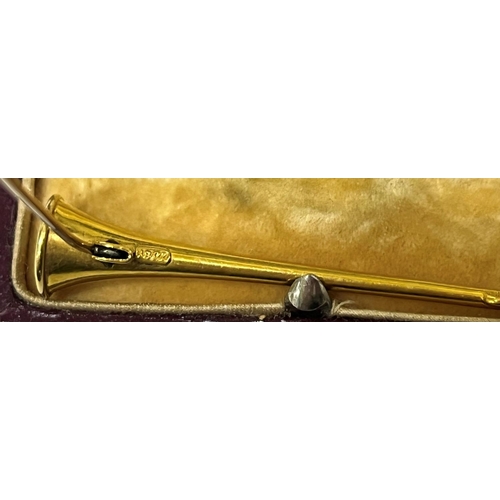 351 - TRUMPET BROOCH MARKED 18ct (2.6g)