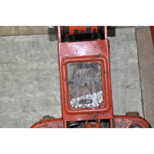 279 - 2 TROLLEY JACKS & PAIR AXLE STANDS