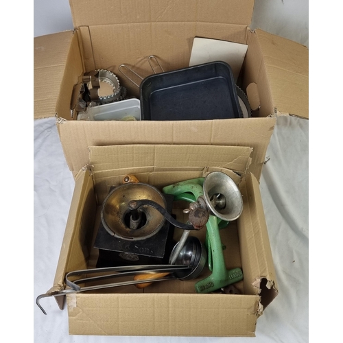 18 - BOX OF KITCHENWARE INCLUDING MEAT MINCERS