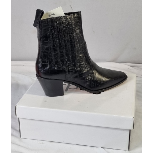 49 - 2 PAIRS OF LADIES BOOTS, FIND SIZE 8 AND ROCKET DOG SIZE 7 NEW IN BOXES.  OPTION LOT 50