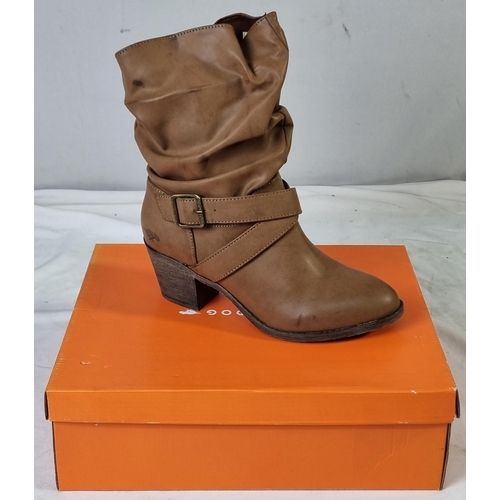 49 - 2 PAIRS OF LADIES BOOTS, FIND SIZE 8 AND ROCKET DOG SIZE 7 NEW IN BOXES.  OPTION LOT 50