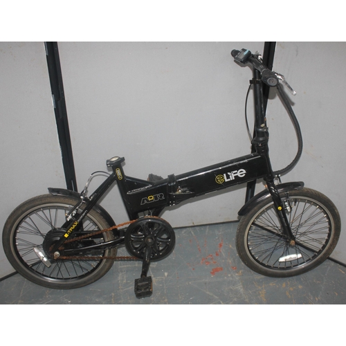 61 - SWIFT ELECTRIC BIKE - MISSING SEAT AND CHARGER, AND SWIFT ARRIV ELECTRIC BIKE WHEEL