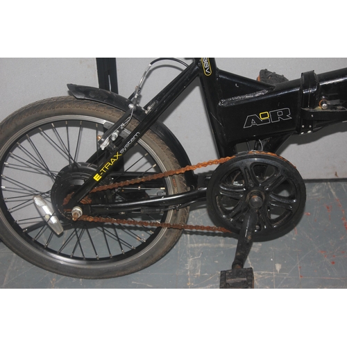 61 - SWIFT ELECTRIC BIKE - MISSING SEAT AND CHARGER, AND SWIFT ARRIV ELECTRIC BIKE WHEEL