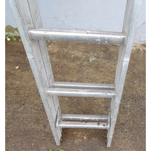 66 - ALUMINIUM DOUBLE EXTENSION LADDER