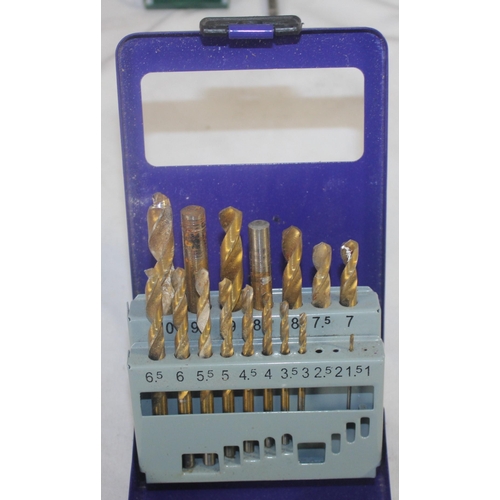 231 - TOOL BAG COINTAINING DRILL BITS