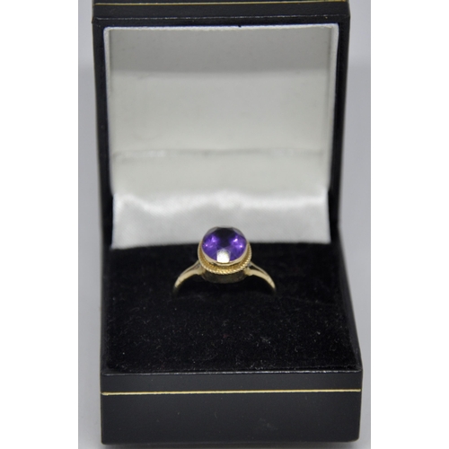 342 - 9ct GOLD RING SET SINGLE PURPLE STONE - SIZE N (2.0g)