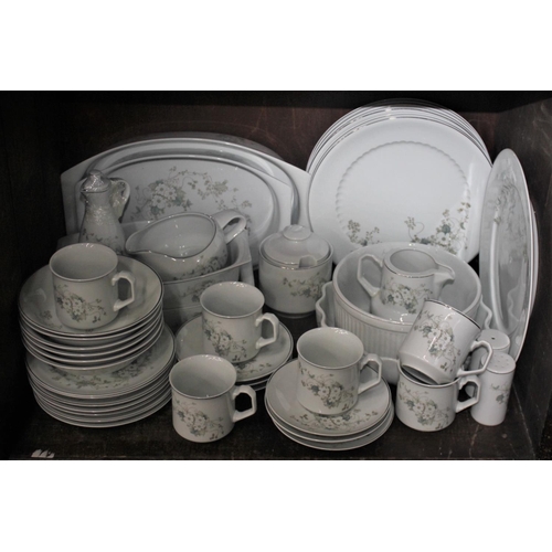 173 - BRAZIL PORCELAIN DINNER SERVICE