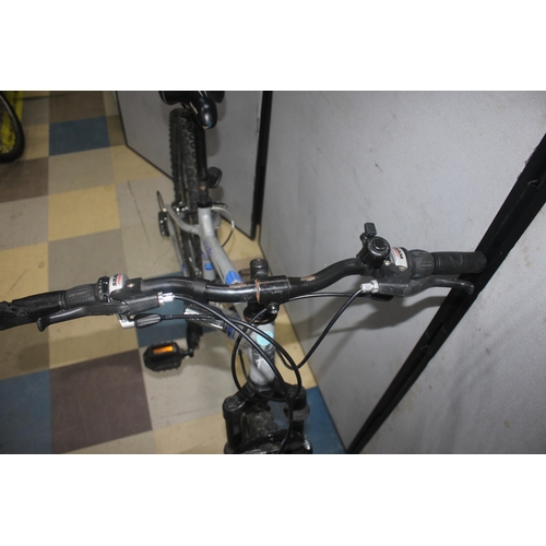 20 - 3 LADIES BIKES - VERTIGO 21 SPEED WITH FRONT DISC BRAKES, APOLLO PHAZE 18 SPEED AND TOWNSEND TOWN AN... 