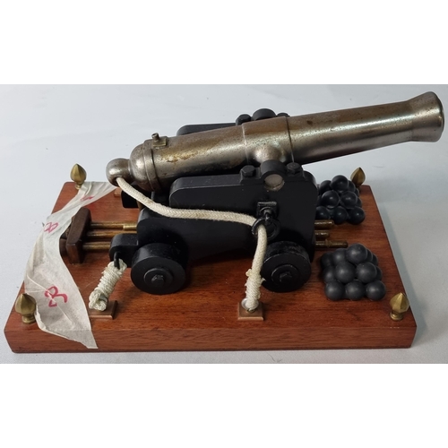 42 - WORKING MODEL OF VICTORIAN GARRISON CANNON