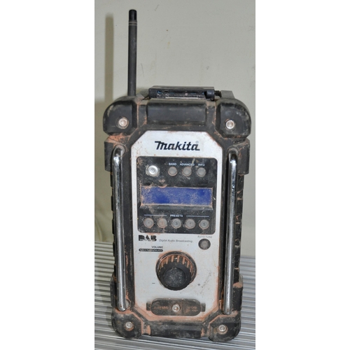 86 - MAKITA DAB JOBSITE RADIO (NO BATTERY) AND SUBMERSIBLE PUMP (110V)RADIO TESTED WITH MAKITA BATTERY AN... 