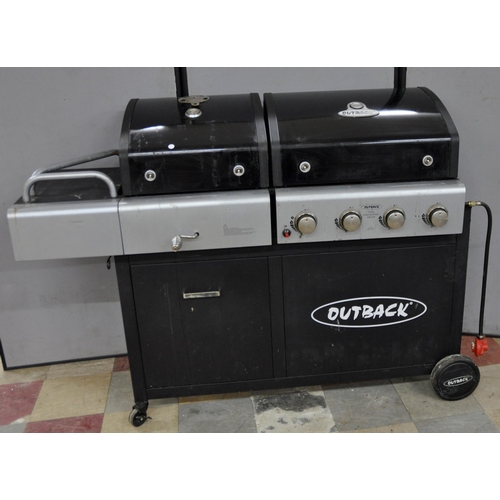 307 - OUTBACK COMBI CHARCOAL AND GAS 4 BURNER  BBQ - HANDLES AND 1 SIDE TABLE NEED RE-ATTACHING