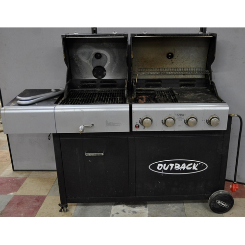 307 - OUTBACK COMBI CHARCOAL AND GAS 4 BURNER  BBQ - HANDLES AND 1 SIDE TABLE NEED RE-ATTACHING