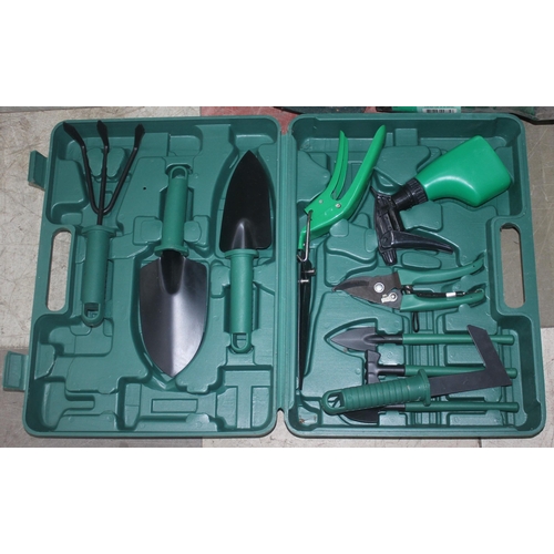 80 - QUANTITY GARDENING TOOLS, SNOW SHOVEL & NEW EXTENSION LEAD