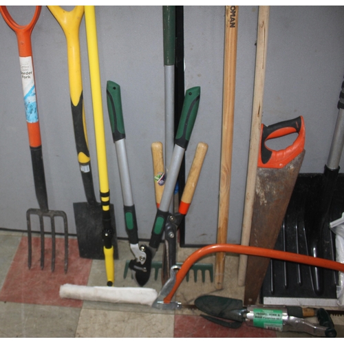 80 - QUANTITY GARDENING TOOLS, SNOW SHOVEL & NEW EXTENSION LEAD