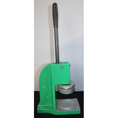 22 - BADGE PRESS PLUS BLANKS