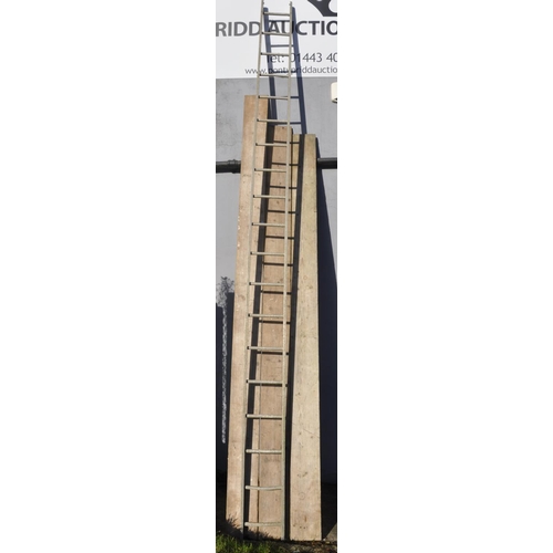 24 - 3 SCAFFOLDING BOARDS , SINGLE SECTION ALUMINIUM LADDER AND MISCELLANEOUS