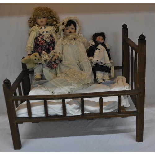 81 - DOLL'S BED AND 3 DOLLS