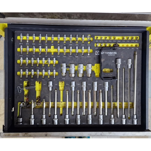 120 - HUTTENBERG GERMANY TOOL CHEST CONTAINING TOOLS