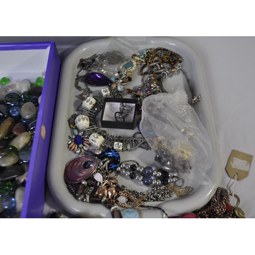 206 - QUANTITY OF COSTUME JEWELLERY AND BEADS