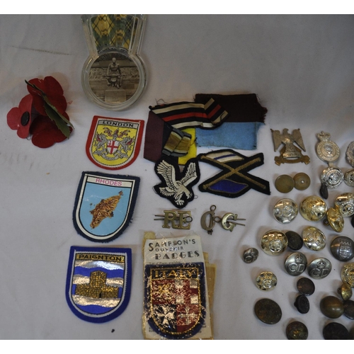 234 - VARIOUS CLOTH AND METAL BADGES