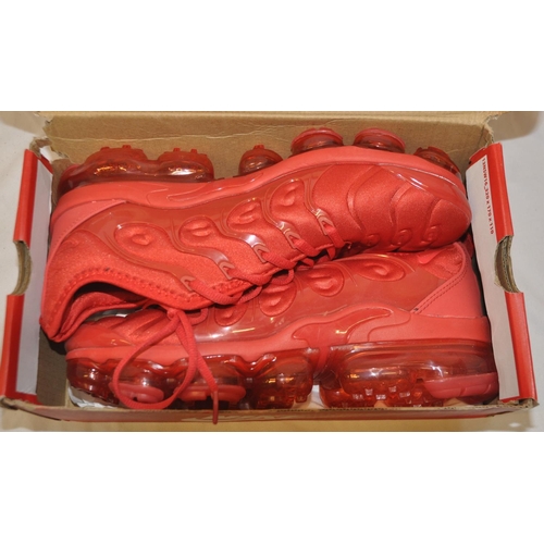 13 - PAIR OF NIKE AIR MAX PLUS TRAINERS - SIZE UK9/EU43