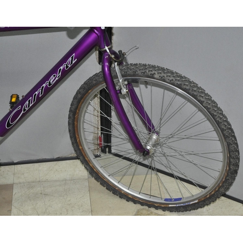 24 - CARRERA GRYPHON 21 SPEED MOUNTAIN BIKE WITH FRONT SHOCKS AND DISC BRAKES - 17INCH BETWEEN CENTRE OF ... 