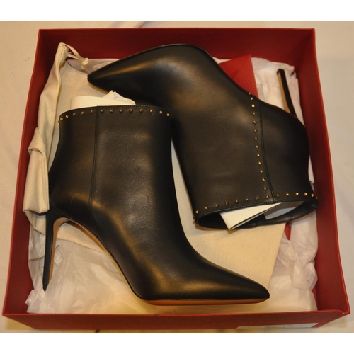 25 - PAIR OF NEW AND BOXED VALENTINO GARAVANI ANKLE BOOT SIZE EU38