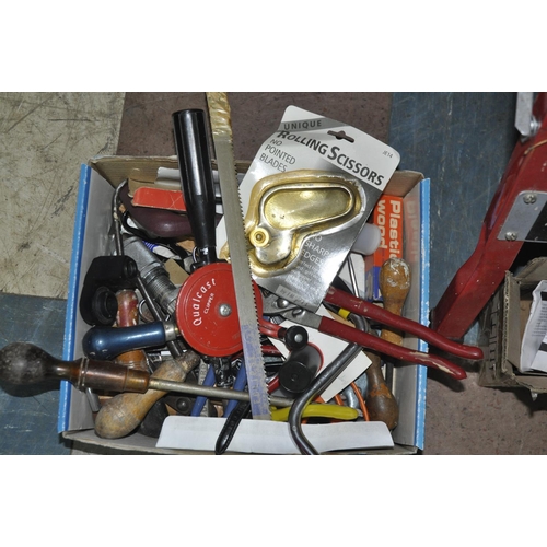 78 - FOLDING WORKTABLE, SMALL VICE AND VARIOUS TOOLS