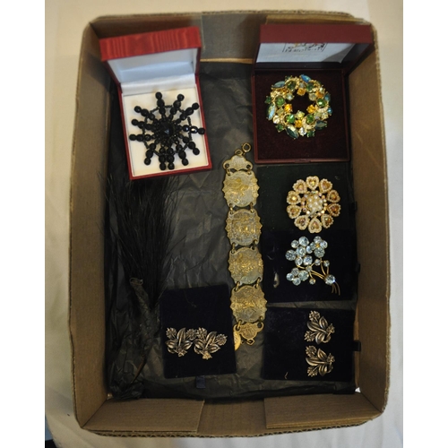 83 - BOX AND CRATE COSTUME JEWELLERY - BROOCHES, BRACELETS, EARRINGS