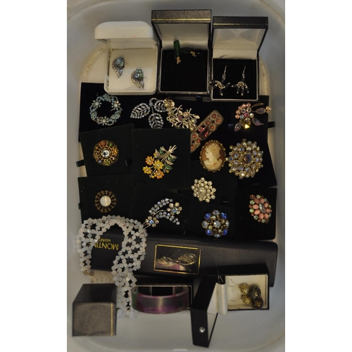 83 - BOX AND CRATE COSTUME JEWELLERY - BROOCHES, BRACELETS, EARRINGS