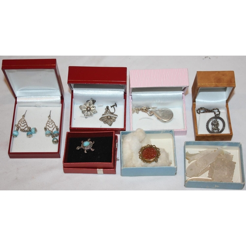 91 - VARIOUS ITEMS OF JEWELLERY (SOME MARKED 925 OR SILVER)