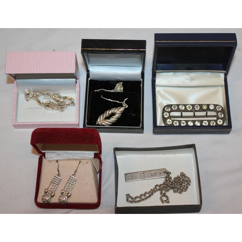 94 - 2 HALLMARKED SILVER BANGLES , BROOCHES SET CLEAR STONES (MARKED GERMAN SILVER) AND VARIOUS JEWELLERY... 