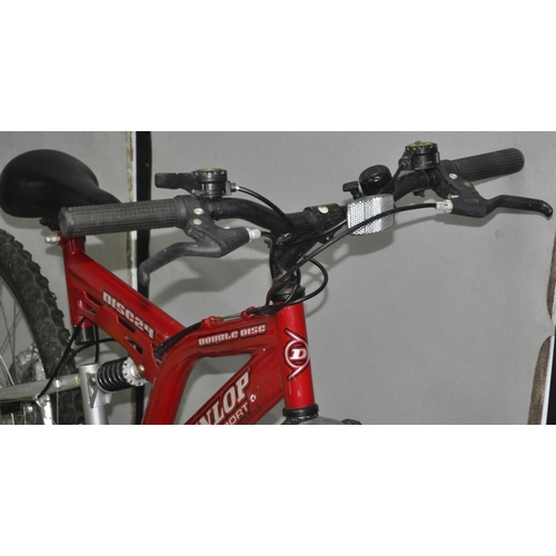 43 - 2 FULL SUSPENSION MOUNTAIN BIKES - DUNLOP DISC 24 18 SPEED 17 INCH AND TRAX TFS 1 18 SPEED 19