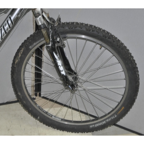 44 - SPECIALISED HARD ROCK 24 SPEED MOUNTAIN BIKE WITH FRONT SHOCKS 15INCH FROM CENTRE OF PEDAL COG TO TO... 