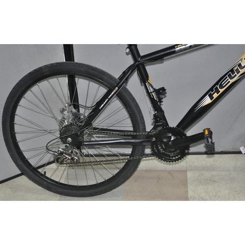 46 - HELIUM HILL800 21 SPEED MOUNTAIN BIKE WITH FRONT SHOCKS AND DISC BRAKES - 17INCH FROM CENTRE OF PEDA... 