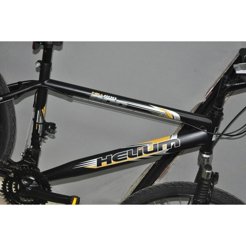 46 - HELIUM HILL800 21 SPEED MOUNTAIN BIKE WITH FRONT SHOCKS AND DISC BRAKES - 17INCH FROM CENTRE OF PEDA... 