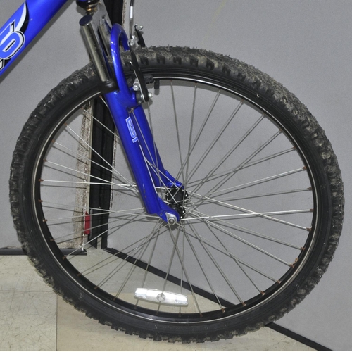 47 - APOLLO XC26 18 SPEED MOUNTAIN BIKE 17 INCH FROM CENTRE OF PEDAL COG TO TOP OF SEAT POST