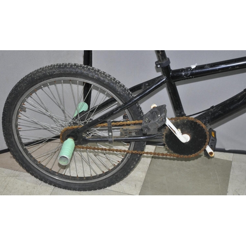 48 - 2 CHILDREN'S BIKES - MUDDYFOX 18 SPEED 14 INCH AND KOBE STUNT BIKE 10 INCH