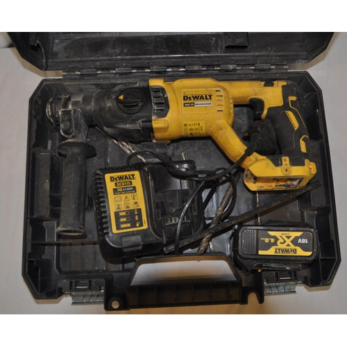 122 - DEWALT 18V LITHIUM ION HAMMERDRILL COMPLETE WITH CASE, CHARGER AND 1 BATTERY