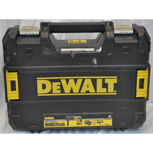 122 - DEWALT 18V LITHIUM ION HAMMERDRILL COMPLETE WITH CASE, CHARGER AND 1 BATTERY