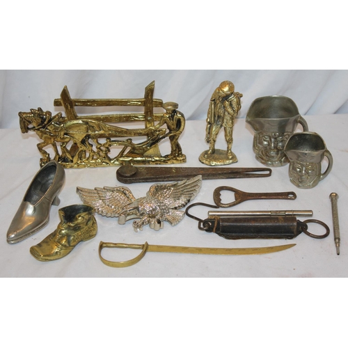 135 - BOX OF BRASSWARE