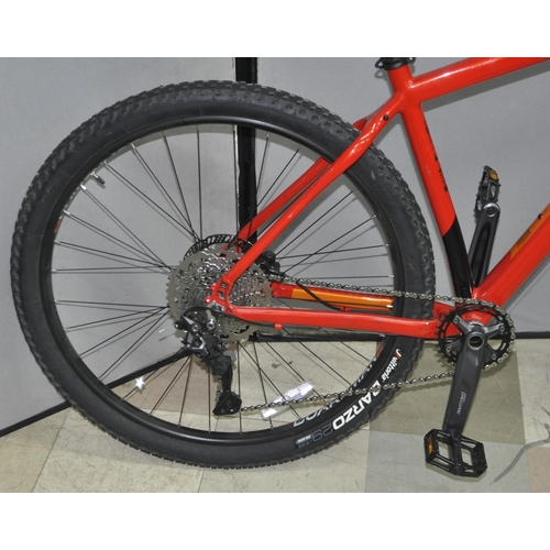 173 - BOARDMAN MHT8.6 10 SPEED MOUNTAIN BIKE FRONT SHOCKS AND DISC BRAKES 19 INCH FROM CENTRE OF PEDAL COG... 