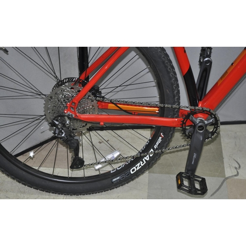 173 - BOARDMAN MHT8.6 10 SPEED MOUNTAIN BIKE FRONT SHOCKS AND DISC BRAKES 19 INCH FROM CENTRE OF PEDAL COG... 