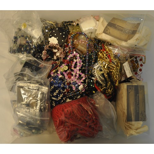 72 - 2 BOXES OF COSTUME JEWELLERY - NECKLACES, BRACELETS, EARRINGS AND 16 NEW IN PRESENTATION BOXES PENDA... 