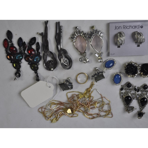 225 - JEWLLERY INCLUDING 2 CULTURED WATER PEARL NECKLACES AND CLIP ON EARRINGS