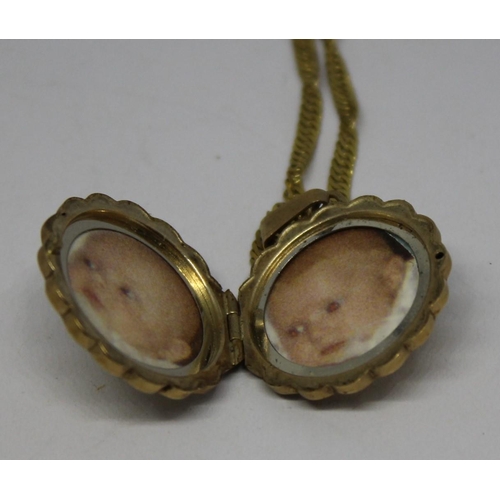 300 - 9ct GOLD LOCKET AND CHAIN 7.9g