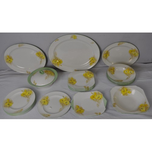 39 - SHELLEY PRIMROSE PART DINNER SET