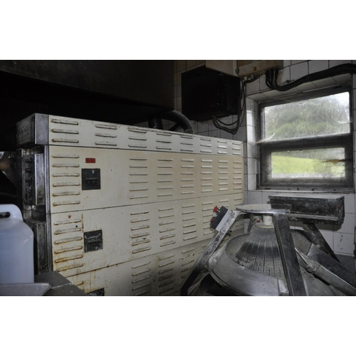 3 - SALVA 4 DECK BREAD OVEN