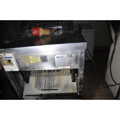 8 - MONO FG003 3-PHASE BREAD SLICER